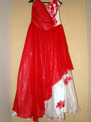 Платье для свадьбы или выпускного бала.
