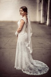 Свадебное кружевное платье со шлейфом
