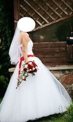 Продам свадебное платье размер 40-42,  рост 165-170 см