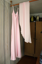 Платье нежно-розового цвета,  не яркое. Б/у один раз. Размер 44.