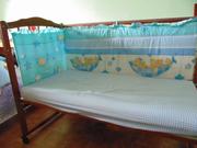 детскую кроватку с матрасом с бортиками
